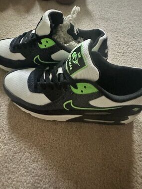 Nike Air Max Kids/Womens Black, White & Neon Green Accent Sneakers